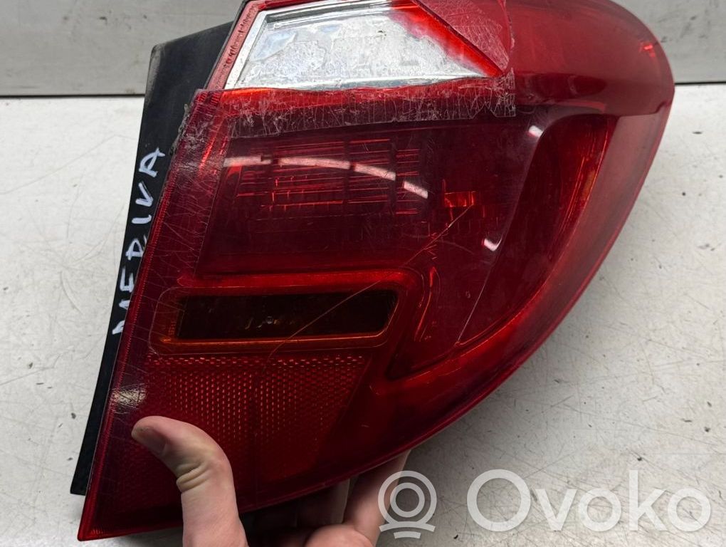 Opel Meriva B Aizmugurējais lukturis virsbūvē 
