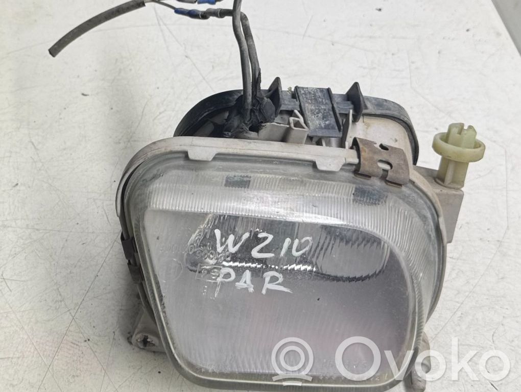Mercedes-Benz E W210 Światło przeciwmgłowe przednie 