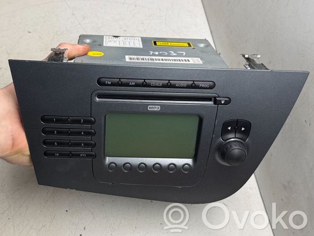 Seat Leon (1P) Panel / Radioodtwarzacz CD/DVD/GPS 