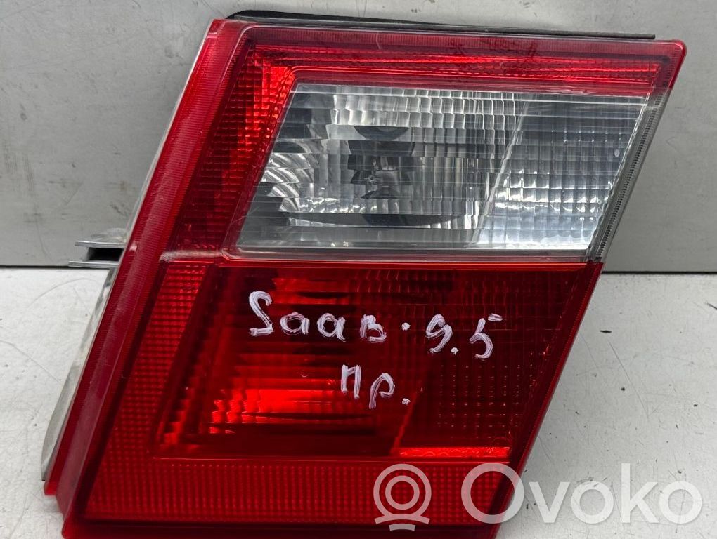 Saab 9-5 Aizmugurējais lukturis pārsegā 