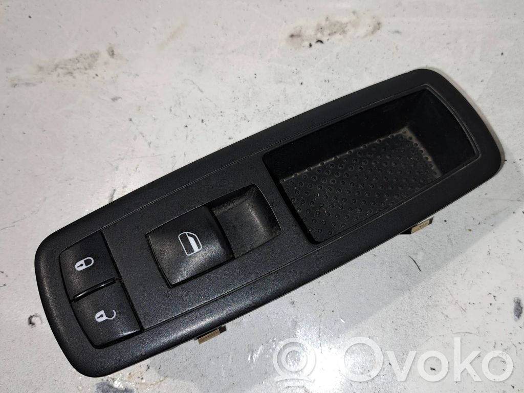Chrysler Town & Country V Electric window control switch 