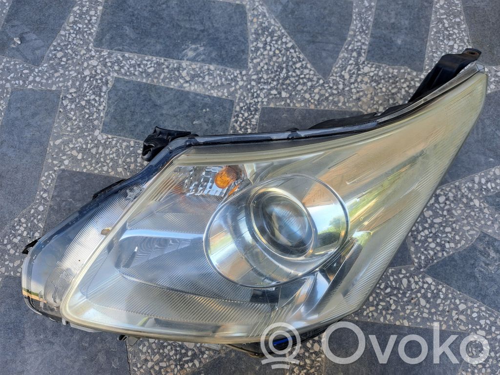 Toyota Avensis T270 Headlight/headlamp 