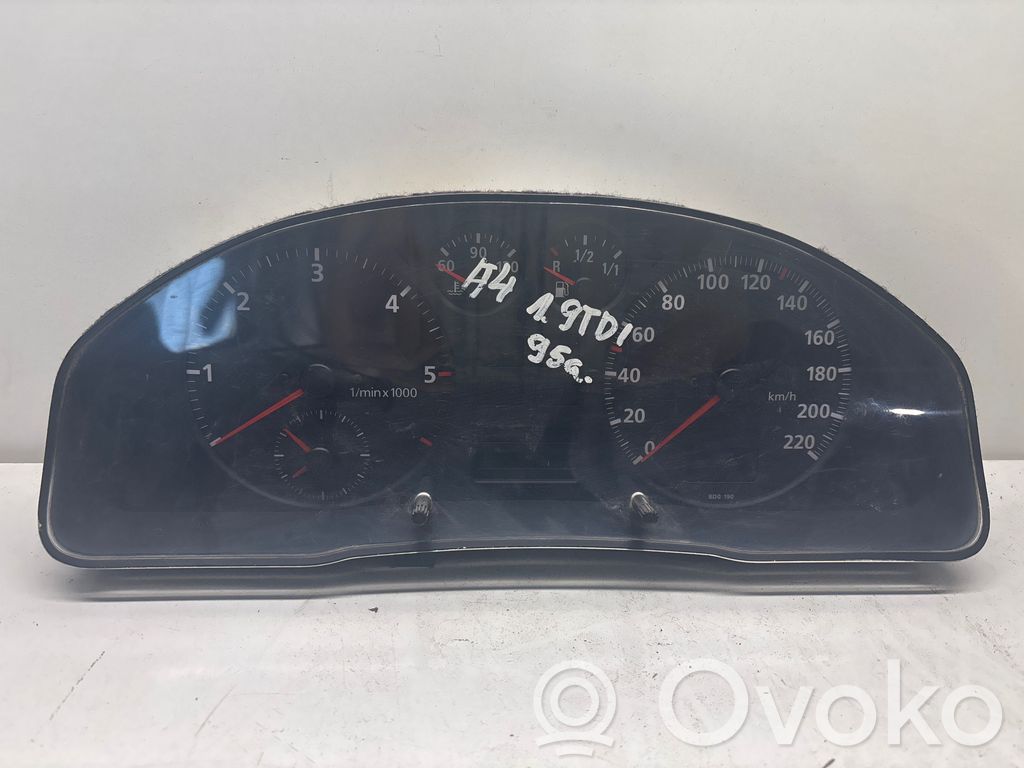 Audi A4 S4 B5 8D Licznik / Prędkościomierz 