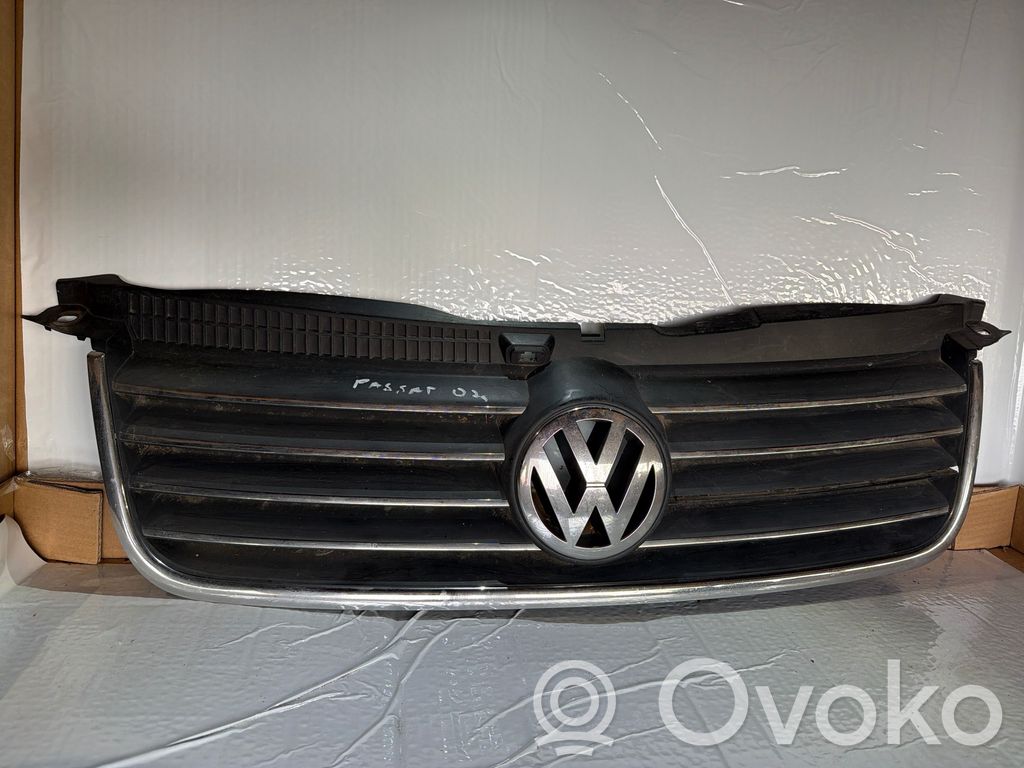 Volkswagen PASSAT B5.5 Grilă radiator față 