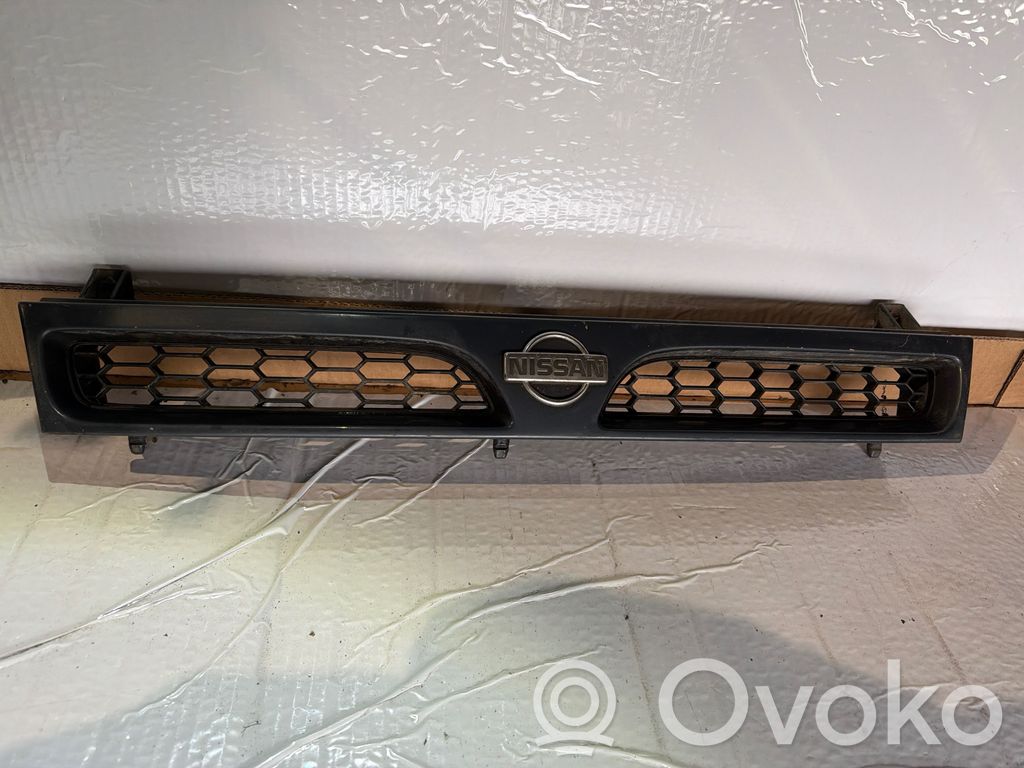 Nissan Sunny Etusäleikkö 
