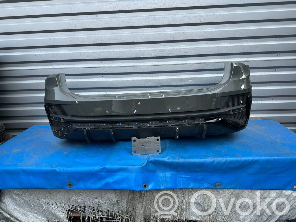 Audi Q3 F3 Moldura inferior del parachoques trasero 