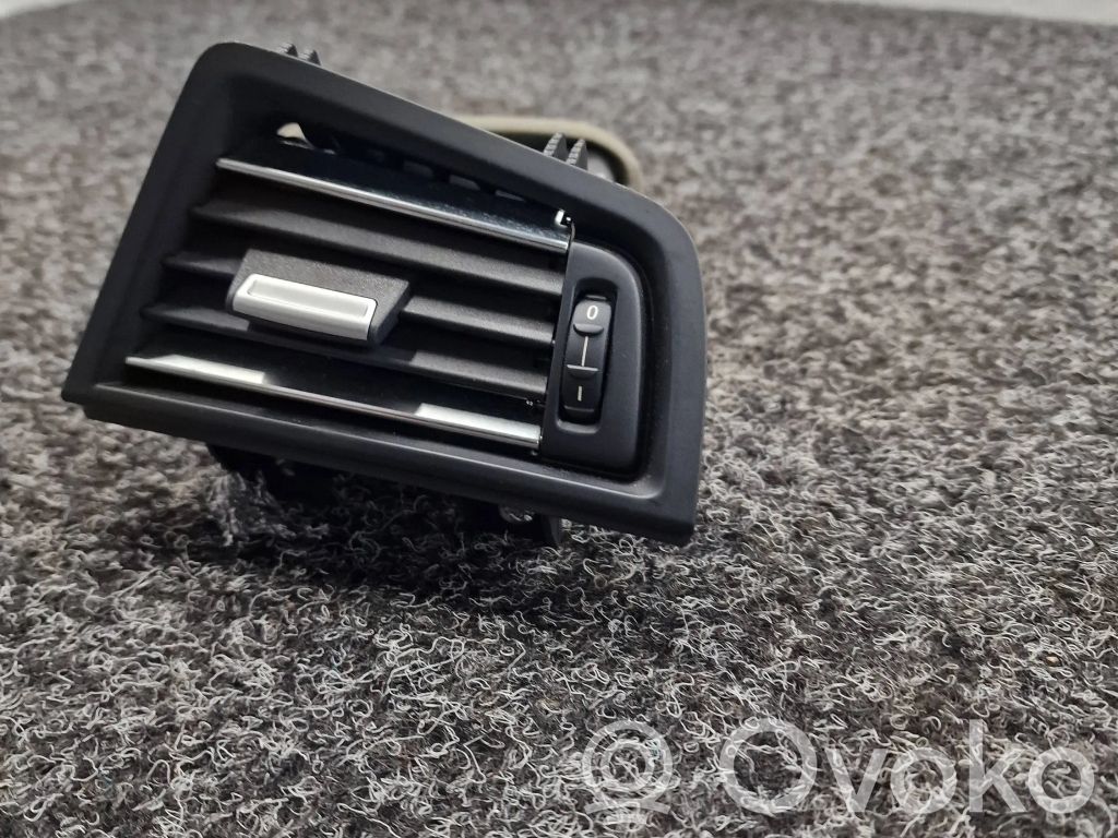 BMW M5 Boczna kratka nawiewu deski rozdzielczej 