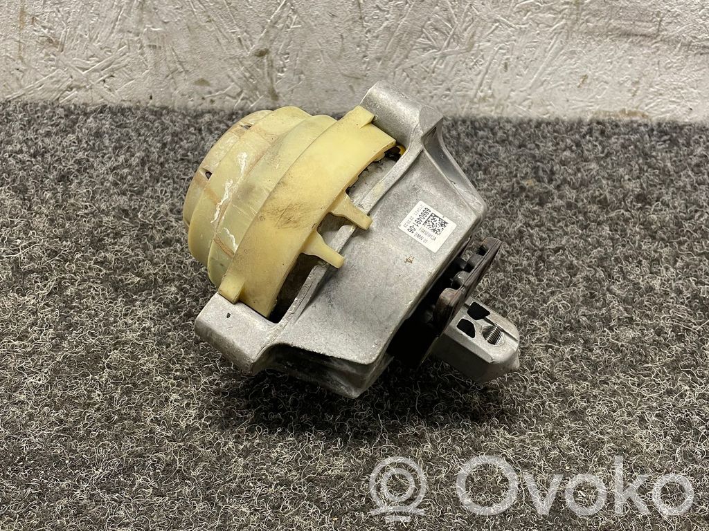 BMW 5 G30 G31 G38 Engine mount bracket 