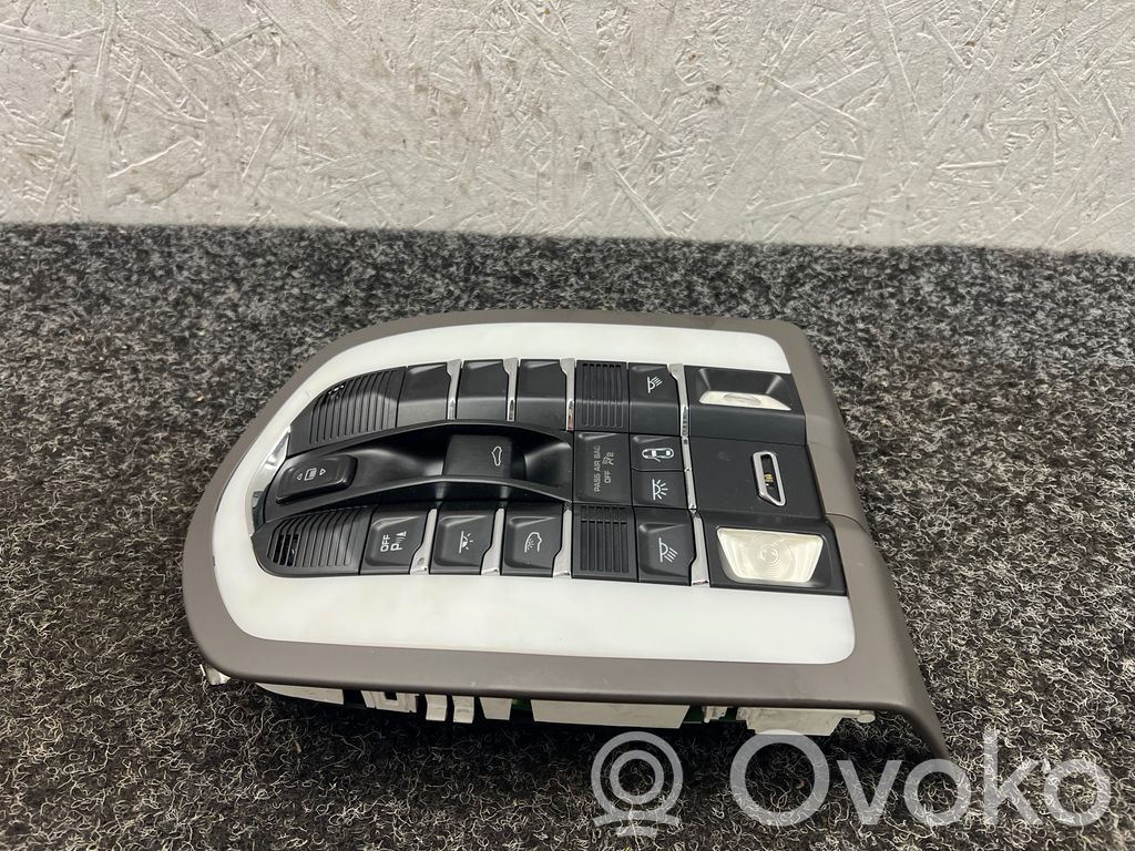 Porsche Cayenne (92A) Etuistuimen valo 