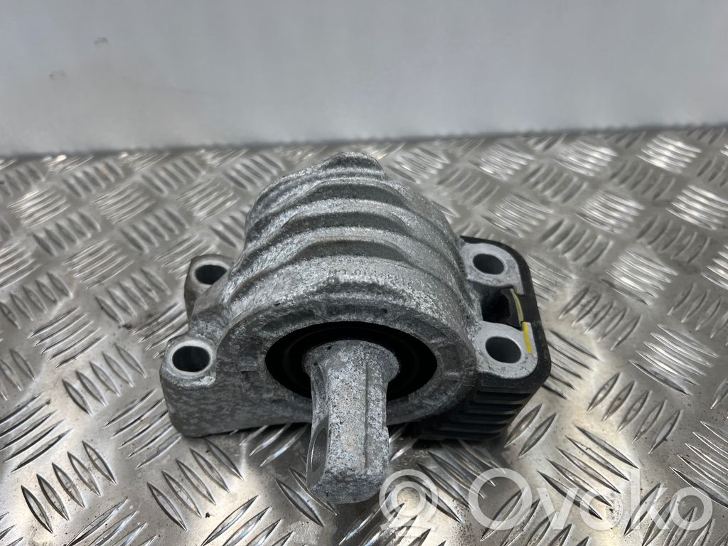 BMW i4 Engine mount bracket 