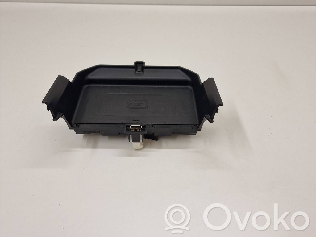 BMW M5 F90 Wireless charging module 