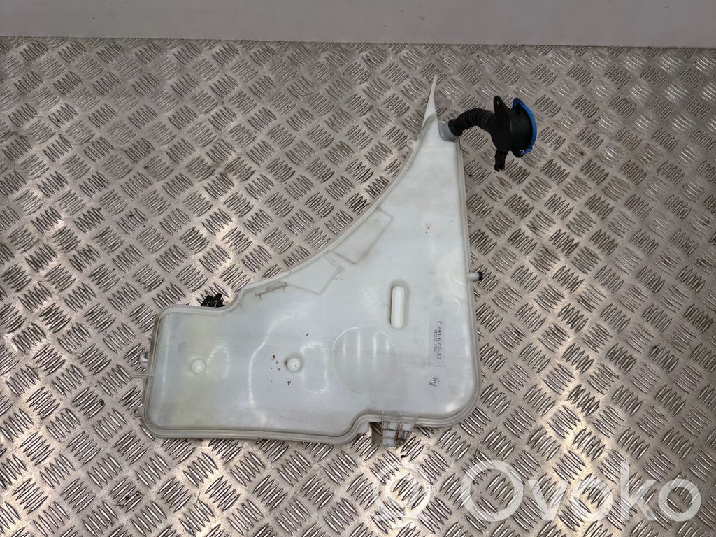 BMW 3 F30 F35 F31 Logu šķidruma tvertne 