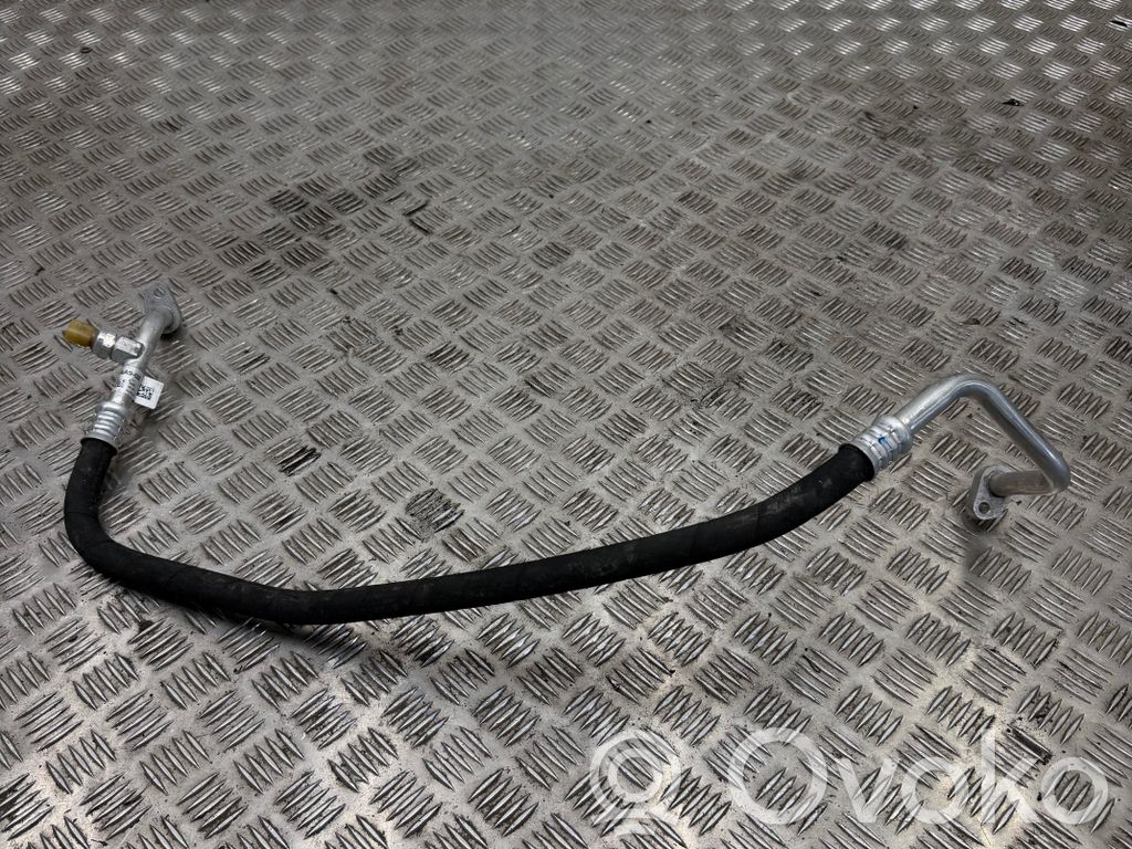 BMW iX3 G08 Ilmastointilaitteen putki (A/C) 