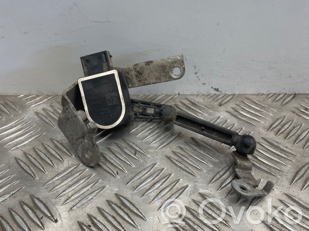 BMW 5 G30 G31 G38 Czujnik poziomowania świateł osi tylnej 