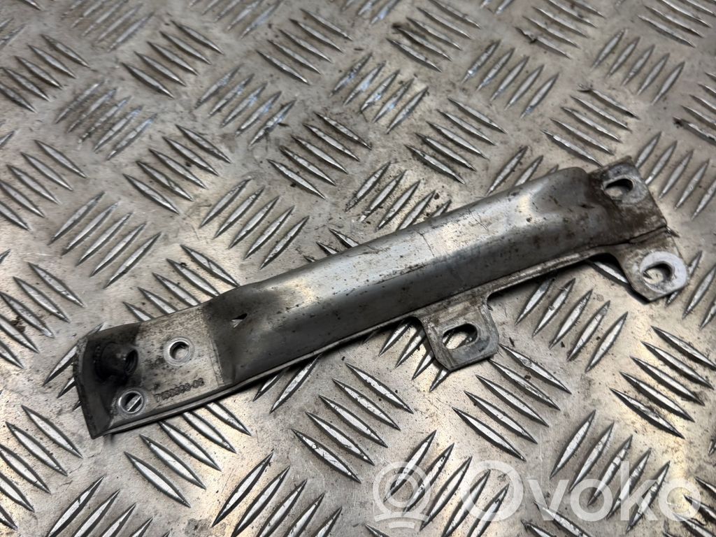Radiator support slam panel bracket   7158893