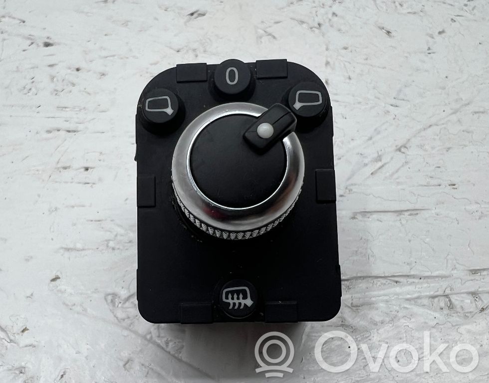 Audi Q2 - Wing mirror switch 