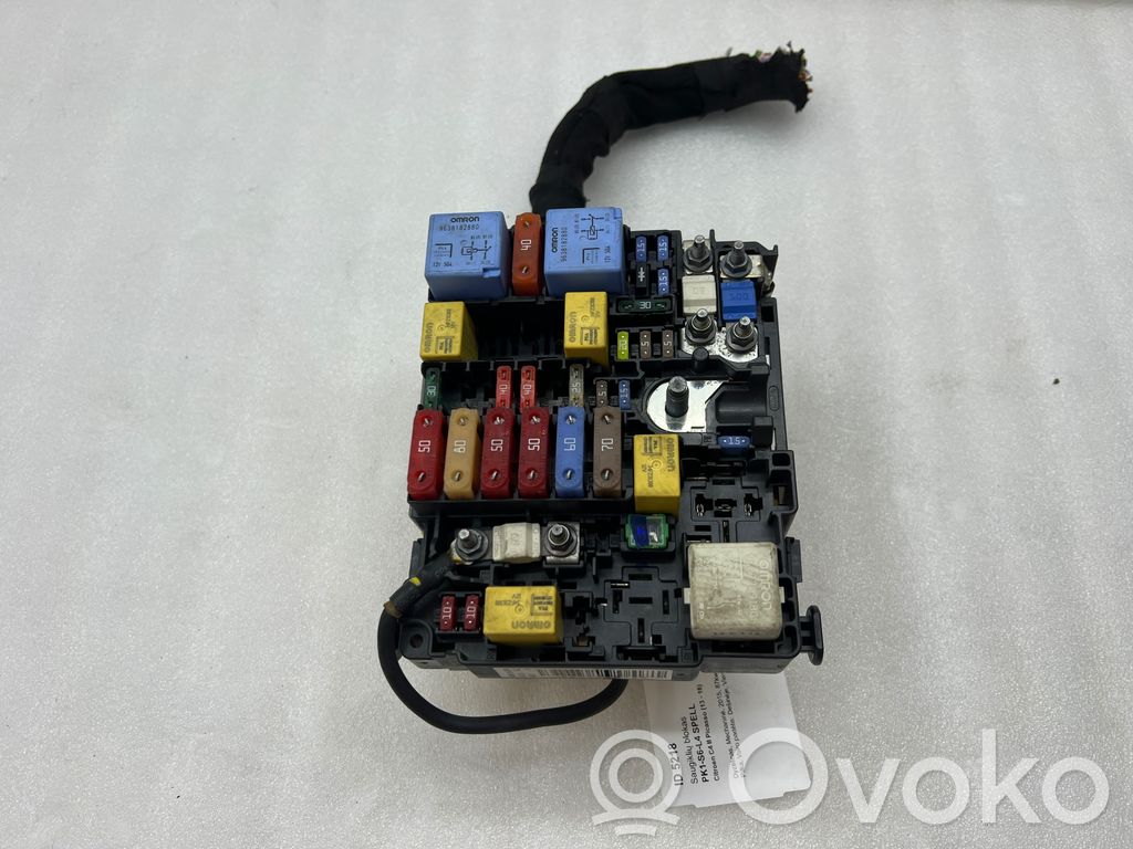 Citroen C4 II Picasso Fuse module 