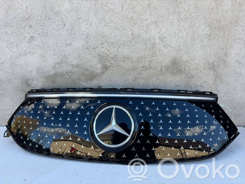 Mercedes-Benz EQA Etupuskurin ylempi jäähdytinsäleikkö 