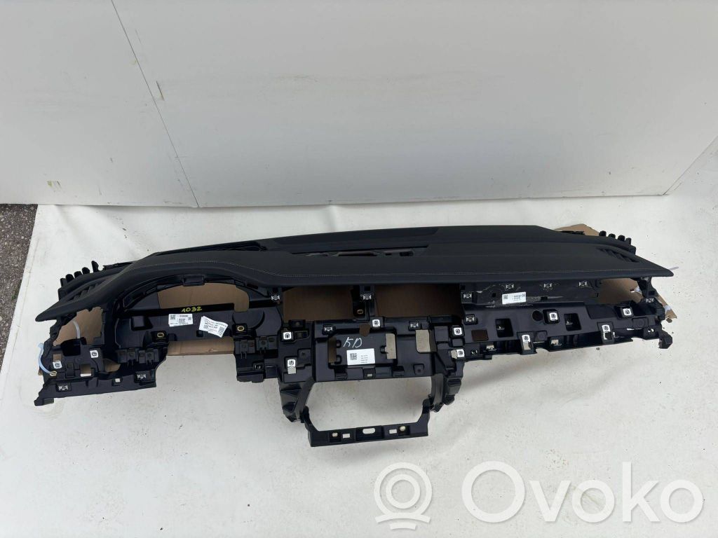 Audi RS Q8 Panelis 
