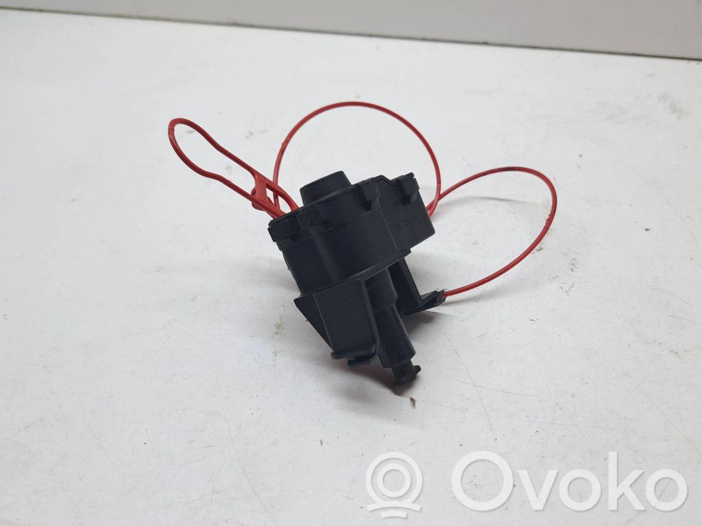 Audi A4 S4 B8 8K Motorino del tappo del serbatoio del carburante 