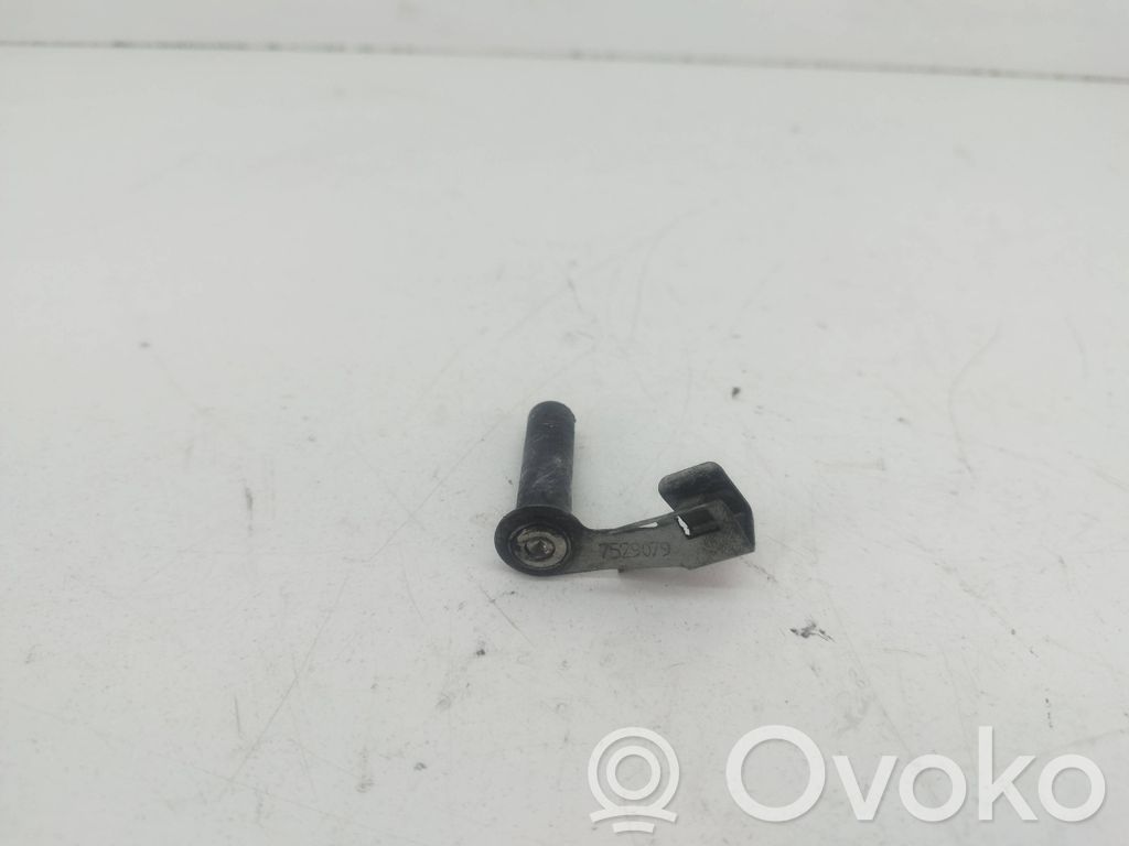 Gear shift cable bracket   7529079