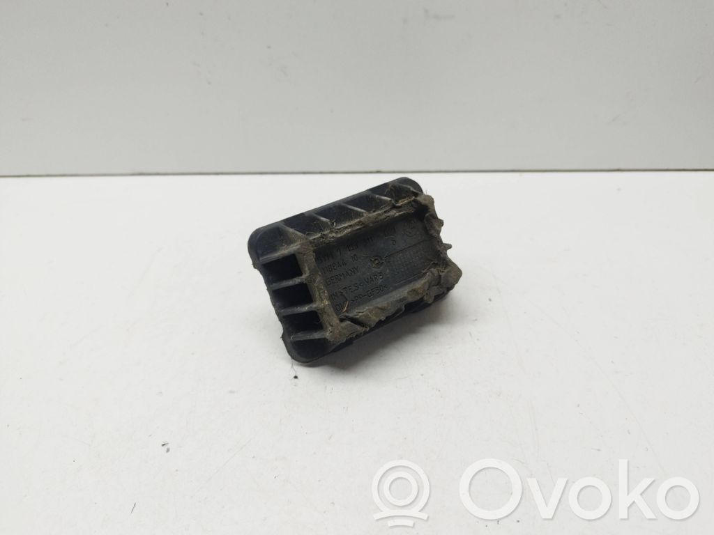 Jacking socket point   7123311,11884410