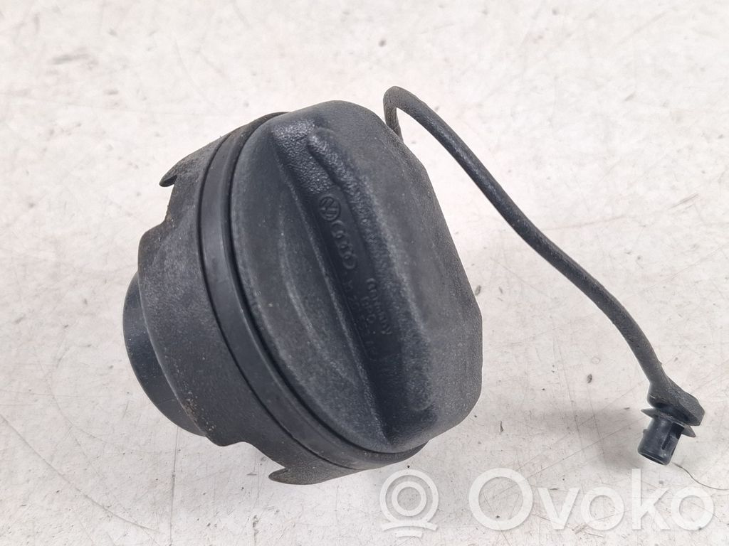 Volkswagen Jetta VI Klapka wlewu paliwa 