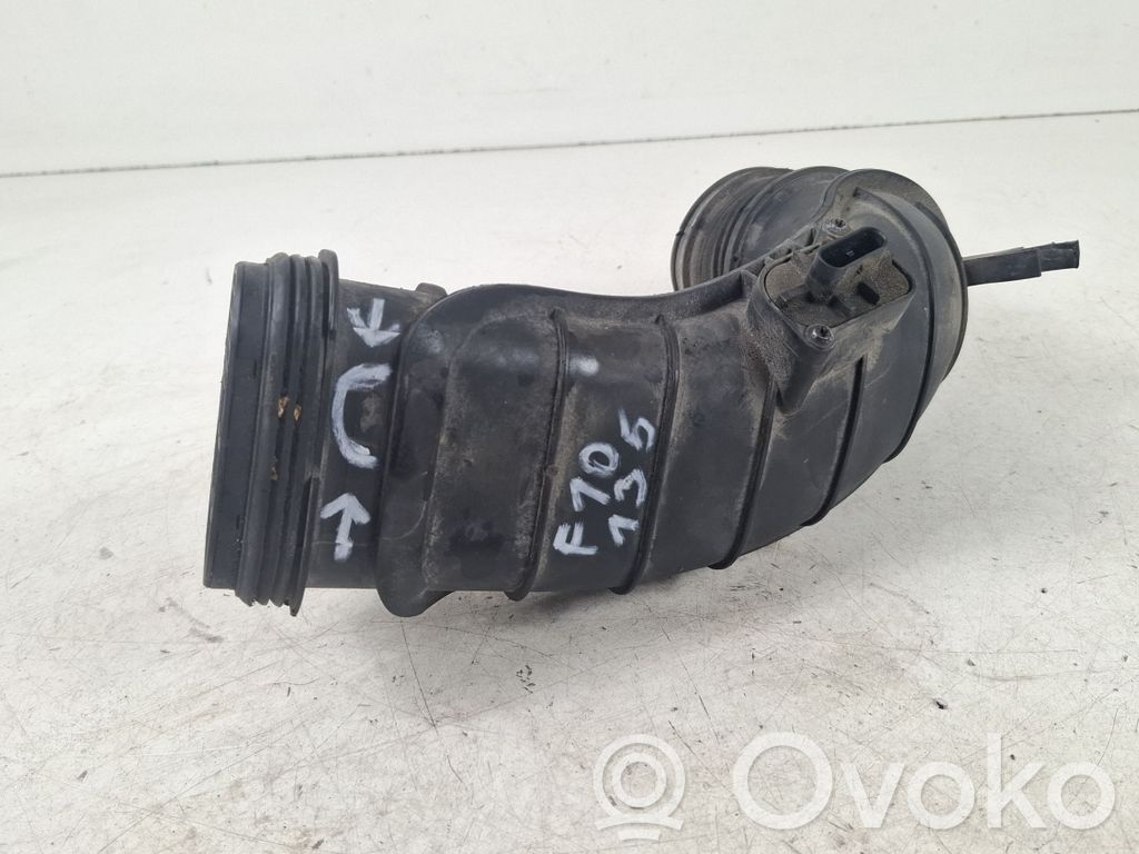 BMW 5 F10 F11 Rura / Wąż dolotowy powietrza 