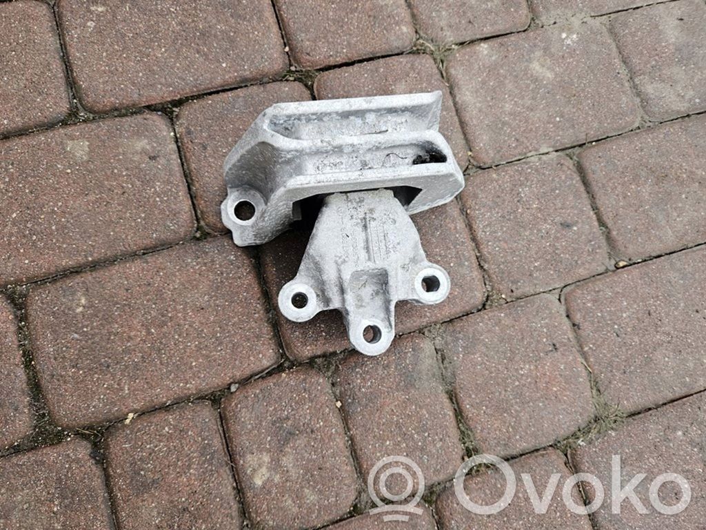 Engine mount bracket   112847590R,21TYS