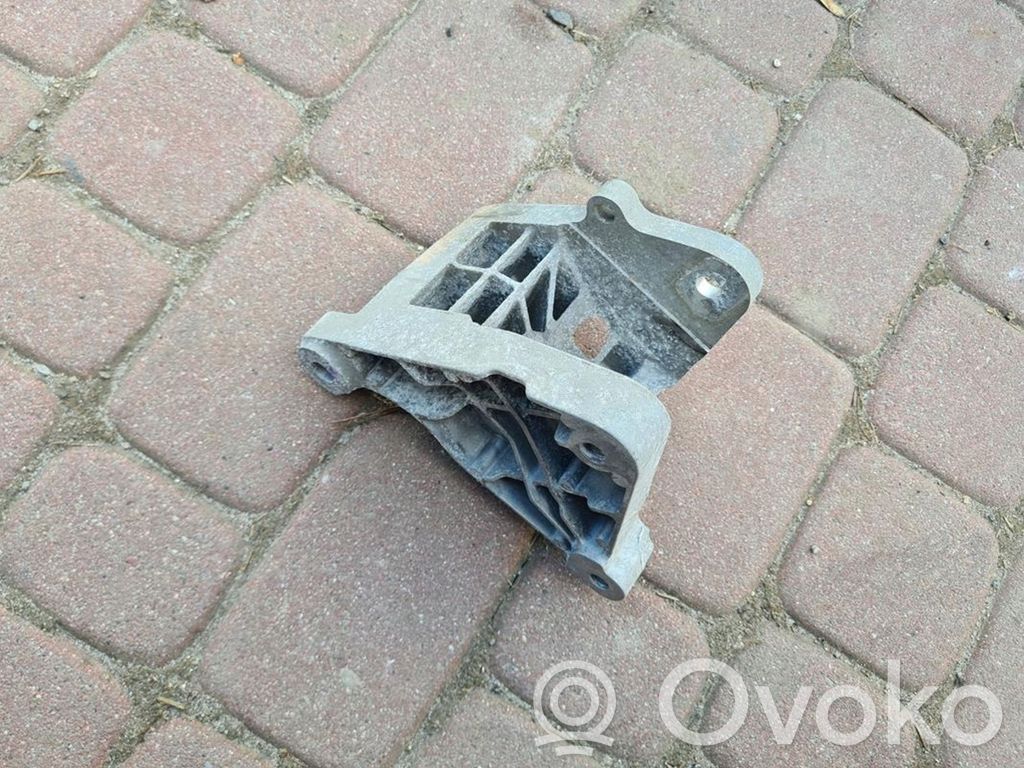 Opel Insignia B Soporte de montaje del motor 