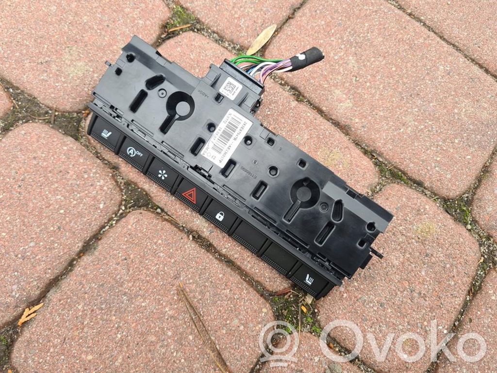 Renault Captur II Botón interruptor de luz de peligro 