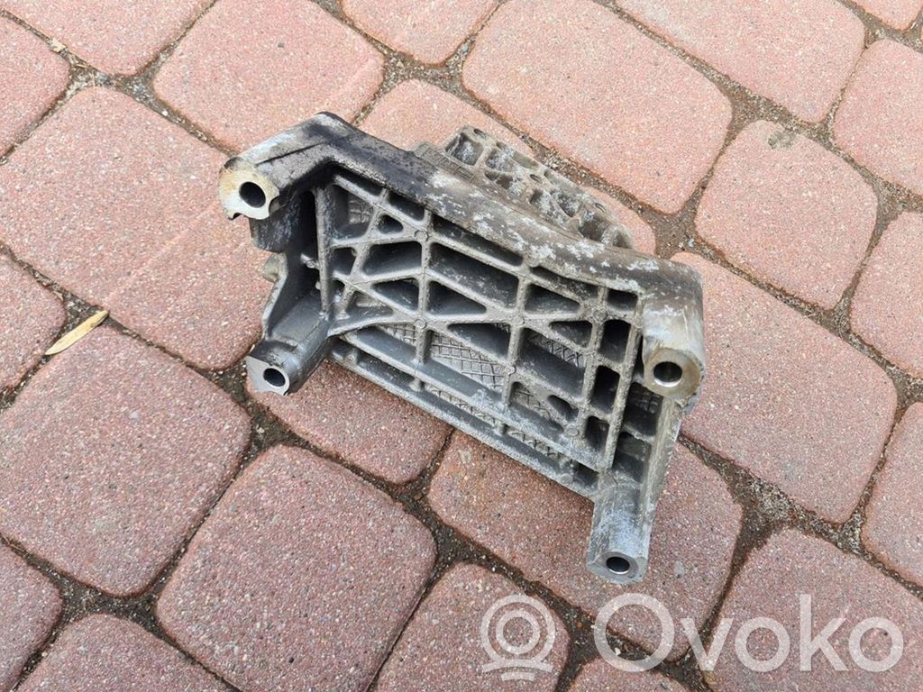Opel Astra J Moottorin kiinnikekorvake (käytetyt) 