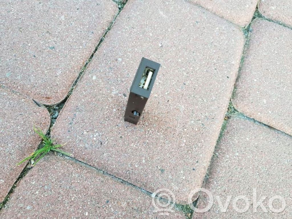 Enchufe conector USB   13317918,41TYS