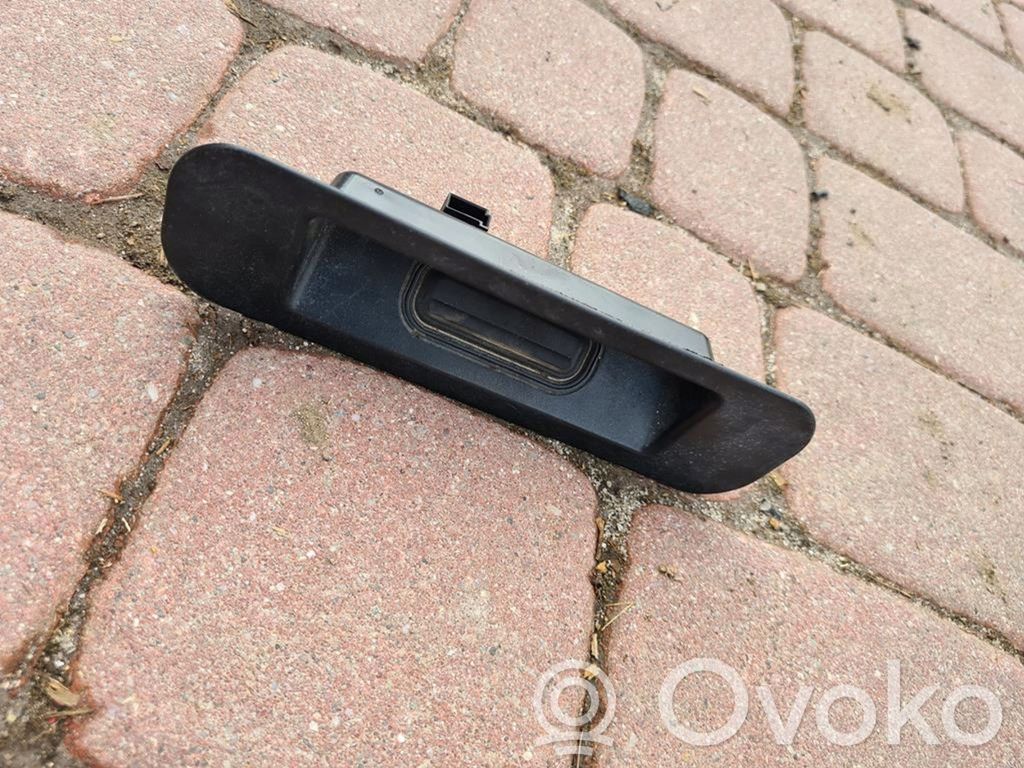 Engine mounting bracket   68TYS