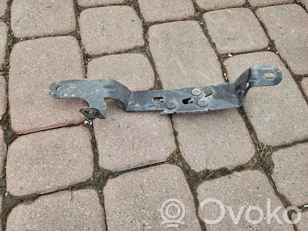 Engine mounting bracket   241378129R