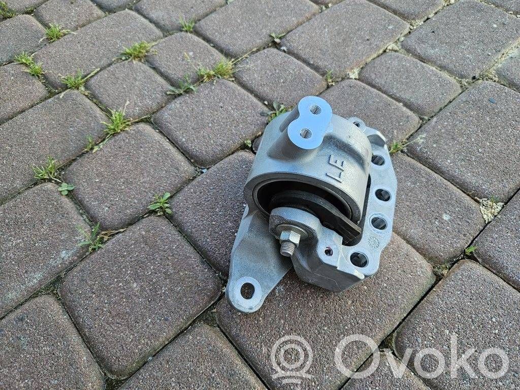 Toyota Camry VIII XV70  Engine mount bracket 