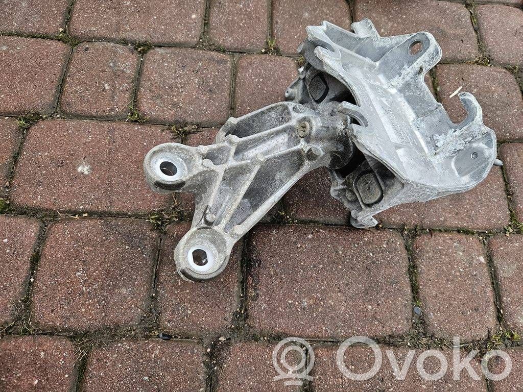 Engine mount bracket   112332399R,112223722R