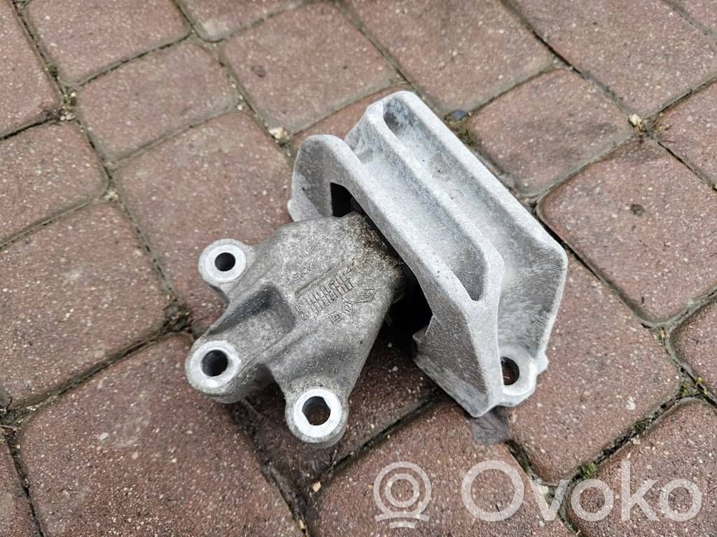 Renault Zoe Engine mount bracket 