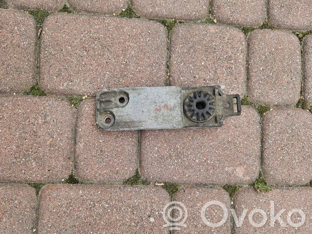 Opel Insignia A Radiator mount bracket 