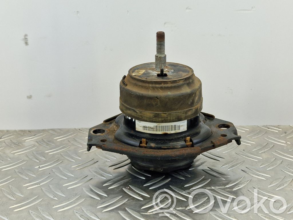 Jeep Grand Cherokee Engine mount bracket 