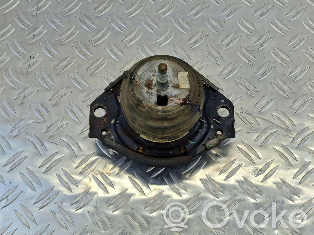 Jeep Grand Cherokee Engine mount bracket 