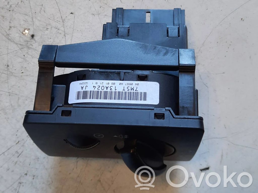 Light switch   7M5T13A024