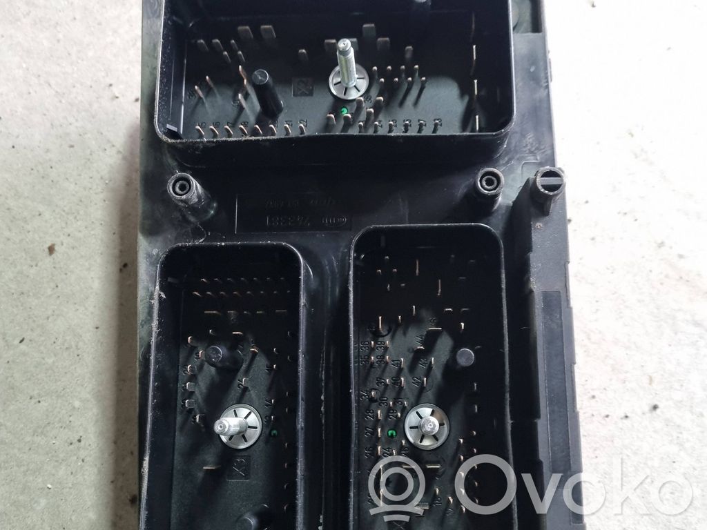Opel Astra H Fuse module 