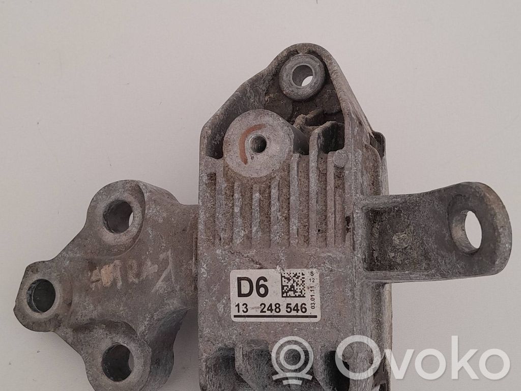 Opel Astra J Engine mount bracket 