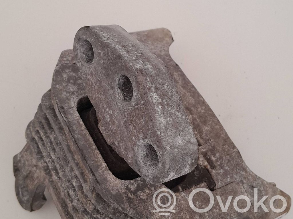 Opel Astra J Engine mount bracket 