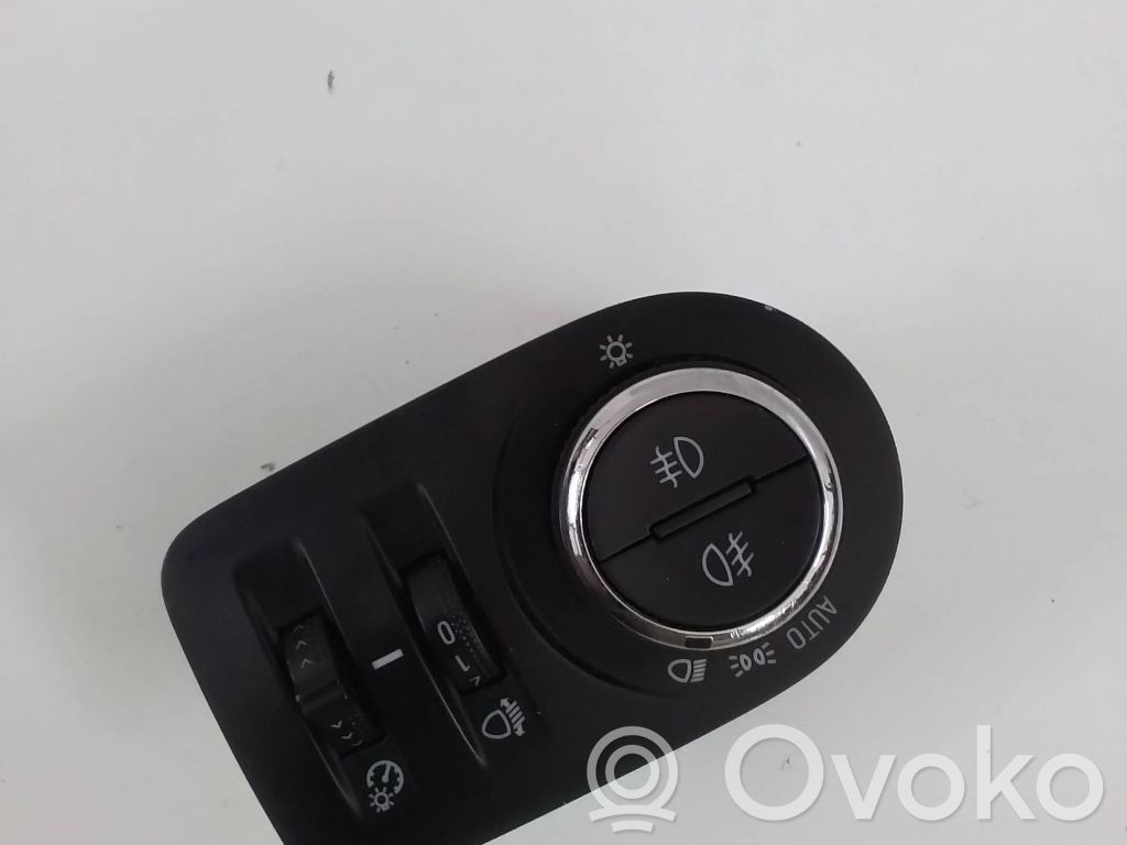 Opel Zafira C Light switch 