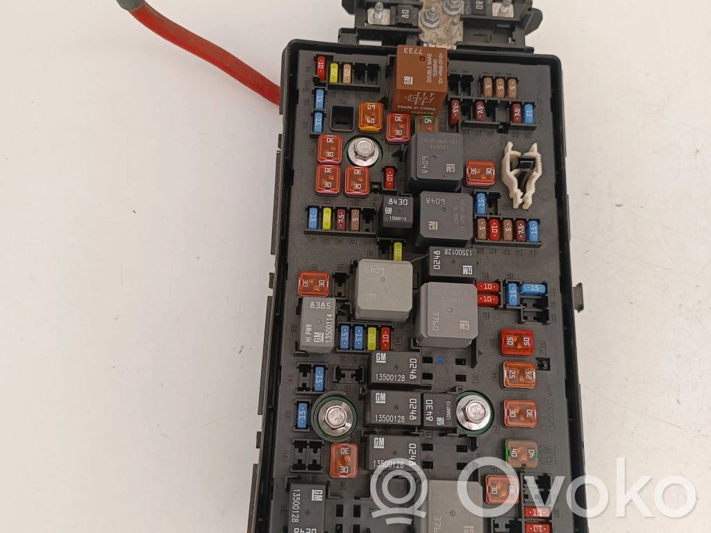 Opel Insignia A Juego de caja de fusibles 