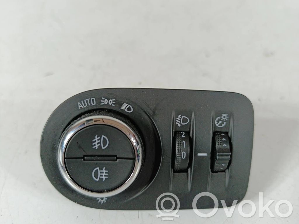 Light switch   39050757,17016474