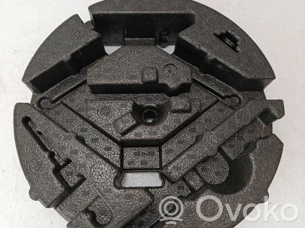 Opel Astra J Tool box 