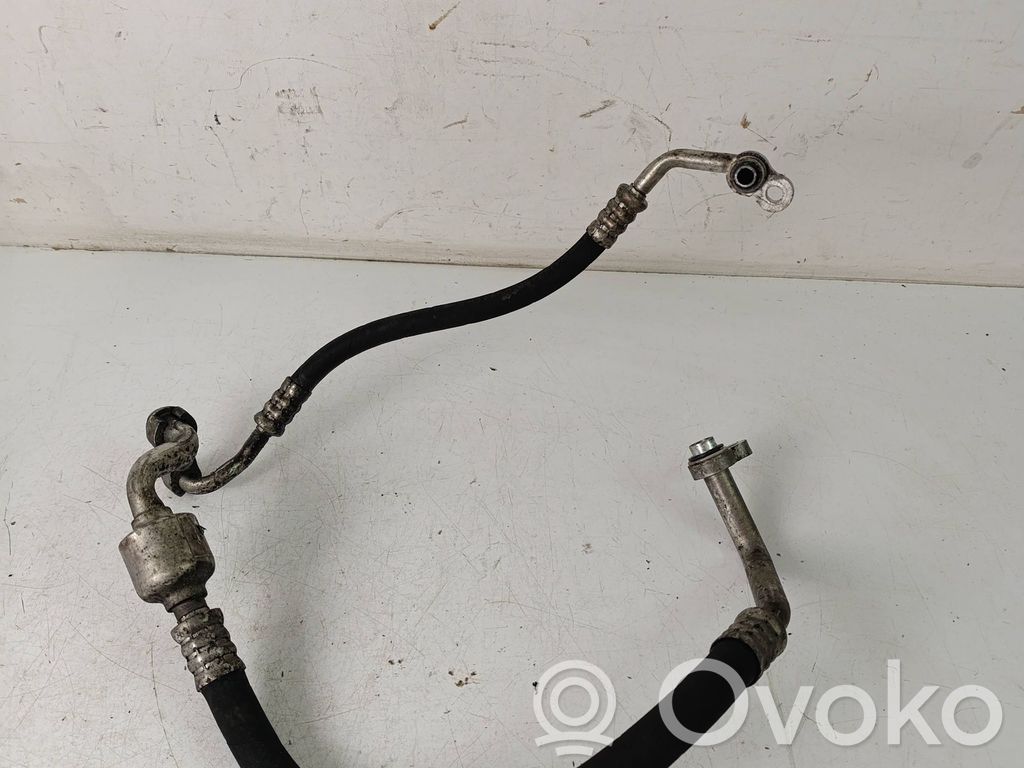 Opel Insignia A Ilmastointilaitteen putki (A/C) 
